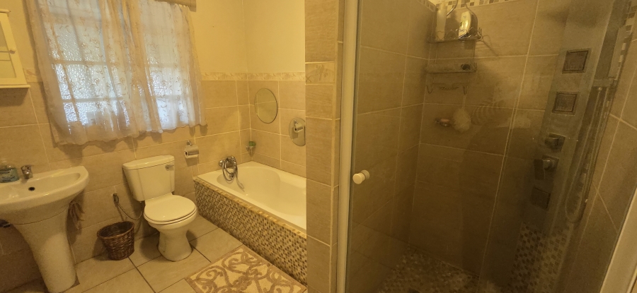 4 Bedroom Property for Sale in Rhodesdene Northern Cape